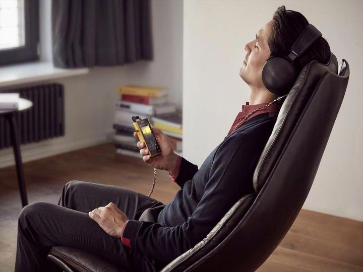 Actual product image Sony MDR-Z1R Signature Series (No noise cancelling, Cable)