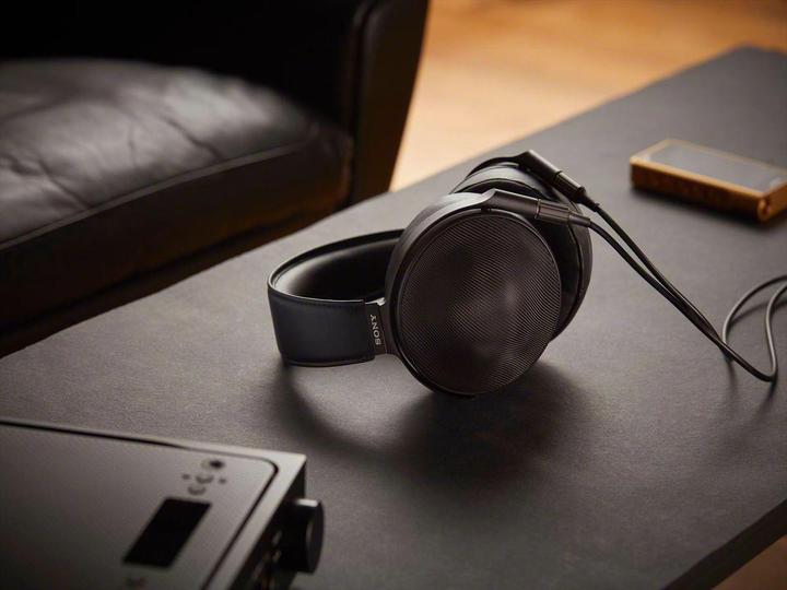Actual product image Sony MDR-Z1R Signature Series (No noise cancelling, Cable)