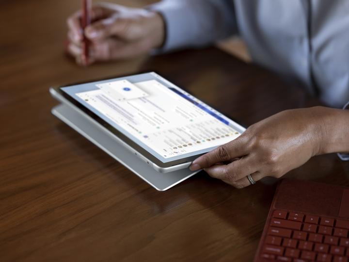 Produktbild Microsoft Surface Go 3 (10.51", Intel Core i3-10110Y, 8 GB, 128 GB)