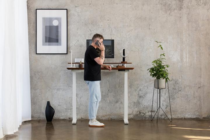 Produktbild Oakywood Standing Desk Holztisch mit Höhenverstellung - aus Massivholz - Walnuss / 120x60 / Schwarz - Oakywoo (120 x 60 cm)