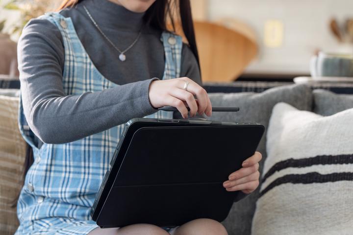 Produktbild Zagg Pro Keys 2 (CH, iPad Air 11 2024 (M2))