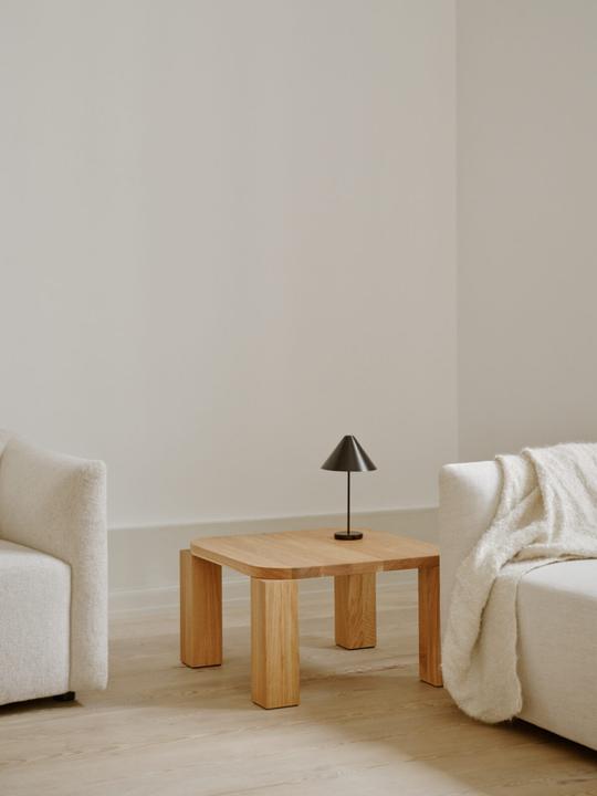 Produktbild New works Designer Massivholz Couchtisch „Atlas* Eiche geölt - 60 x 60 cm (60 x 60 cm)
