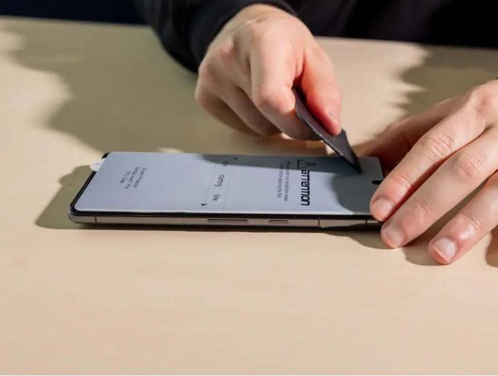Actual product image Quad Lock Glass Screen Protector - Samsung Galaxy S23FE (1 Piece, Samsung Galaxy S23 FE)