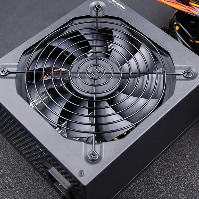 Immagine prodotto Qoltec Wydajny Zasilacz ATX 1650W | 80 Plus Platinum (1650 W)