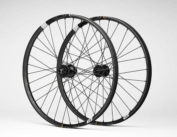 Image du produit Crankbrothers Synthesis Carbon Enduro 11 BOOST P321 Tubeless Ready Wheelset, 27.5 (Jeu de roues, 27.5")