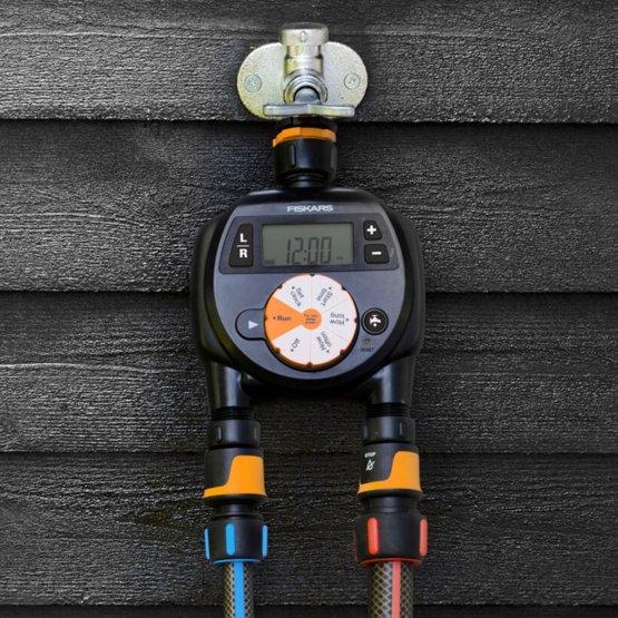 Produktbild Fiskars Zeitschaltuhr/Timer mit 2 Ausgängen, Für alle gängigen Wasserhahngrössen, Leicht ablesbares L (Bewässerungsuhr)