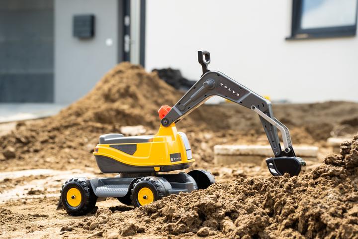 Actual product image Falk Toys Volvo Bagger mit Klappsitz