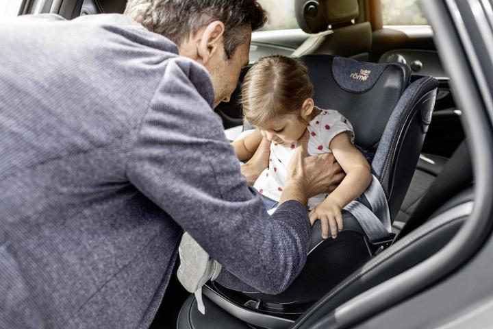 Produktbild Britax Römer Dualfix M i-Size (Kindersitz, ECE R129/i-Size Norm)