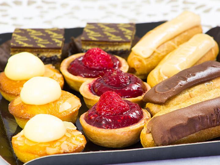 Actual product image Smartbox Gourmet river cruise on the Seine with amuse-bouche, main course and dessert for 2 people (2 pers.)