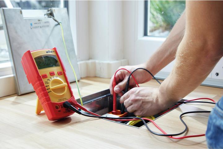 Produktbild Wiha Digitales Multimeter (CAT IV 300V, CAT III 600V)