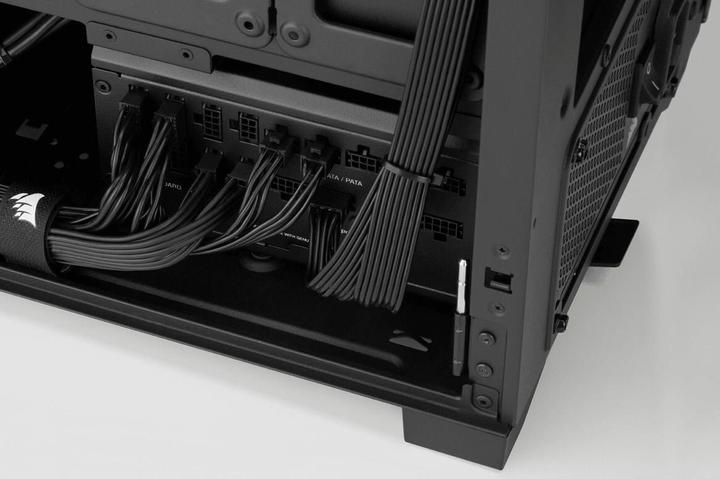 Actual product image Corsair SF750 (750 W)