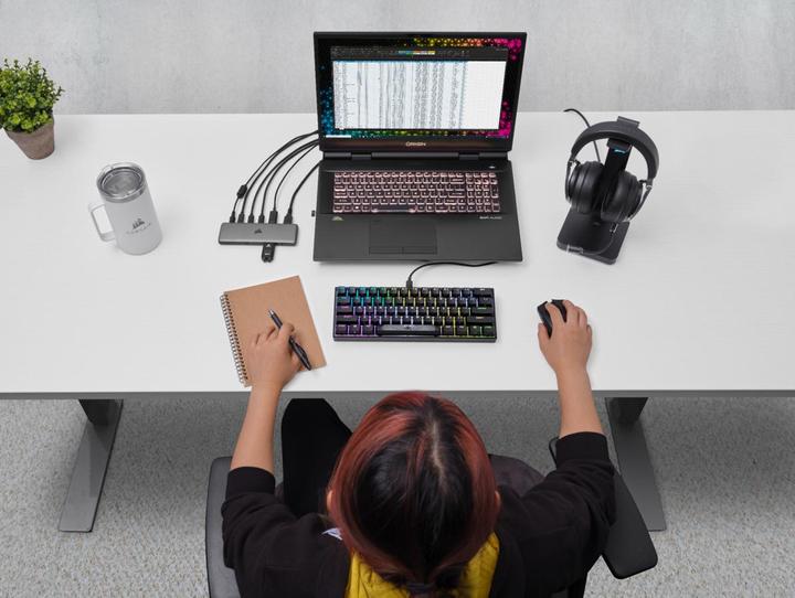 Actual product image Corsair USB 100 (USB-C, 7 Ports)