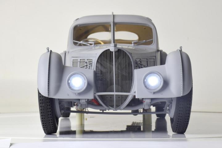 Immagine prodotto 1:8 IXO Bugatti 57 SC