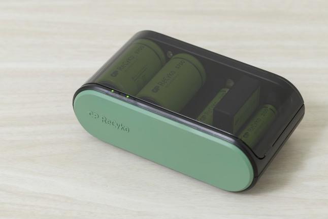 Produktbild GP Batteries ReCyko Universal Ladegerät AA/AAA/C/D/9V Akkus NEU (1 Stk., D, AAA, AA, C, 9V Block, 2100 mAh, Akku)