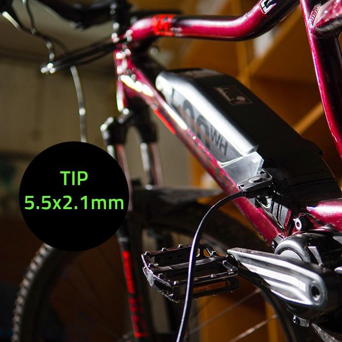 Produktbild Qoltec Ładowarka do baterii roweru elektrycznego 36V | 42V | 2A | 5.5*2.1 (E-Bike Ladegerät)