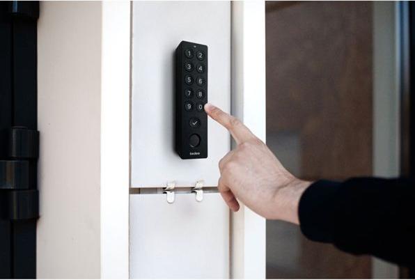 Produktbild Tedee Go 2 mit Keypad Pro (Bluetooth, Elektronische Zahlenkombination, Smartphone, Fingerabdruck)