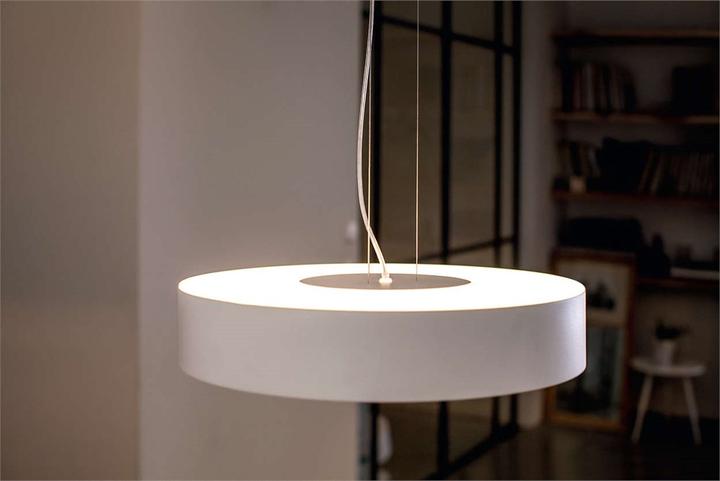 Actual product image Philips Hue Fair Base (3000 lm)
