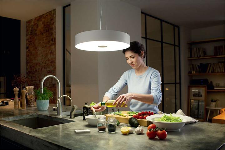 Actual product image Philips Hue Fair Base (3000 lm)