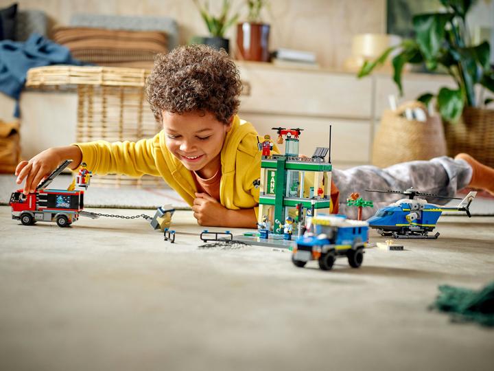 Actual product image LEGO Bank robbery with car chase (60317, LEGO City)