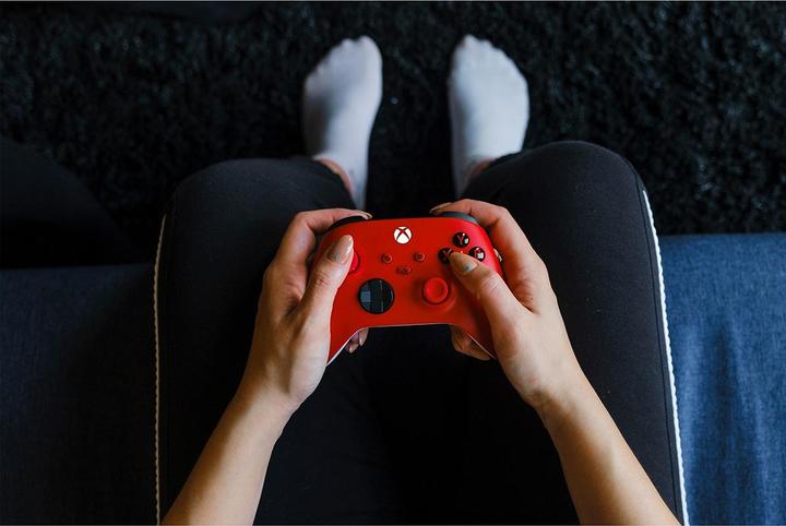 Produktbild Microsoft Xbox Wireless Controller - Pulse Red (PC, Xbox One X, Xbox Series X, Xbox One S, Xbox Series S)