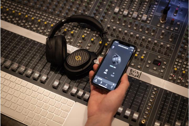 Produktbild Edifier STAX Spirit S3 (keine Geräuschunterdrückung, 80 h, Kabelgebunden, Kabellos)