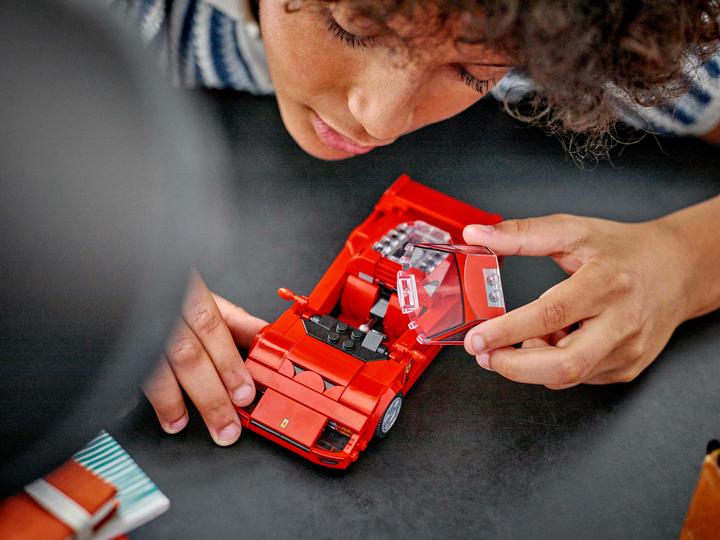 Actual product image LEGO Ferrari F40 super sports car (76934, LEGO Speed Champions)