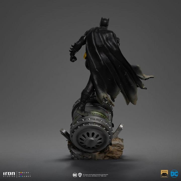 Actual product image Iron Studios DC Comics BDS Art Scale Statue 1/10 Batman Deluxe (Black Version Exclusive) heo EU Exclusive 30 cm