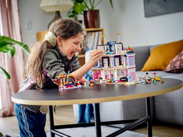 Actual product image LEGO Heartlake City Hotel (41684, LEGO Friends)