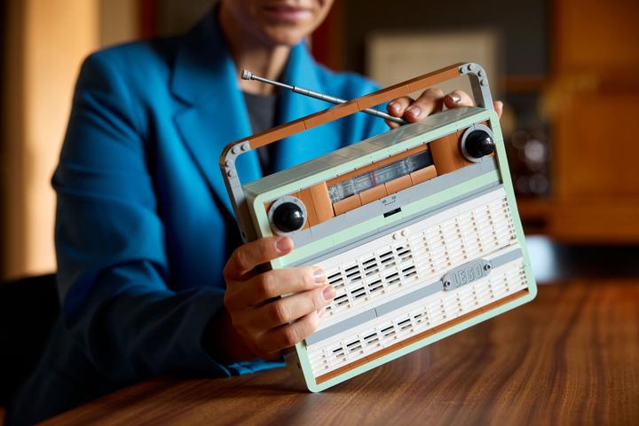 Actual product image LEGO Retro portable radio (10334, LEGO Icons, LEGO Rare Sets)