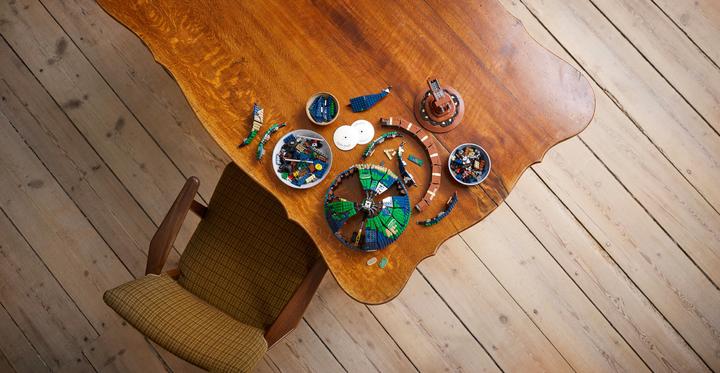 Actual product image LEGO Globe (21332, LEGO Ideas, LEGO Rare Sets)