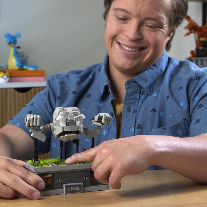 Produktbild MEGA Pokémon Mini Motion Kleinstein bewegliches Bauset (Multicolor)