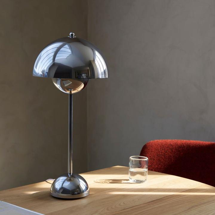 Actual product image &Tradition Flowerpot VP3 table lamp matt black (E27)