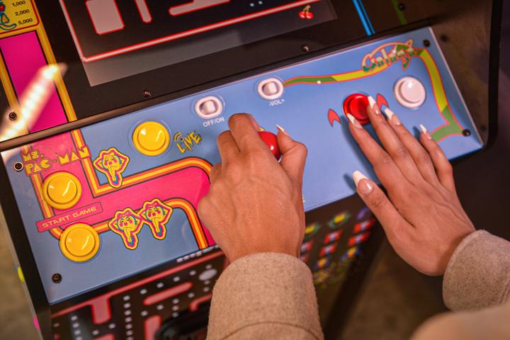 Produktbild Arcade1Up Ms. Pac-Man vs Galaga - Class of 81 - Deluxe