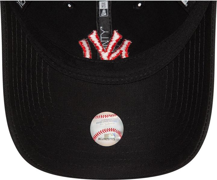 Actual product image New Era 9Twenty Casual Cap - New York Yankees Black / Red (One size)