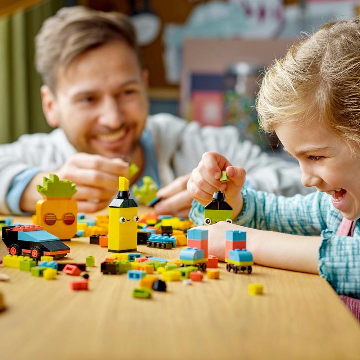 Actual product image LEGO Neon Creative Kit (11027, LEGO Classic)