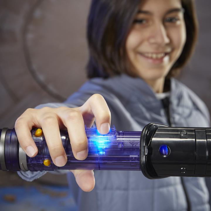 Produktbild Hasbro Star Wars Lightsaber Forge Kyber elektronisches Lichtschwert Darksaber