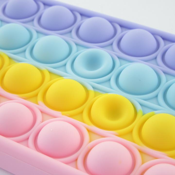 Produktbild PhoneLook Hülle Silikon Luftblasen Anti-Stress Regenbogen (Apple iPhone 13)