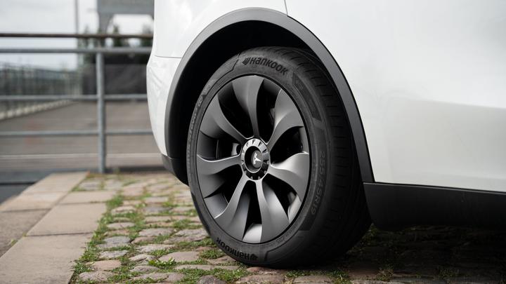 Actual product image Made4EV Turbo hubcaps in turbine design for the Tesla Model Y (19")