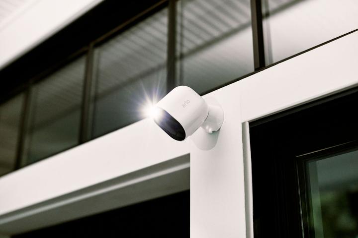 Produktbild Arlo Pro 3 Spotlight Kamera, 3er Set weiss (2560 x 1440 Pixels)