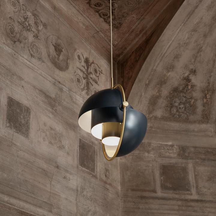 Produktbild Gubi Multi-Lite Pendelleuchte Small Black Brass (E14)