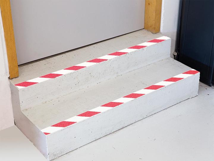 Immagine prodotto Perel Nastro antiscivolo 5cm x 5m - rosso/bianco (50 mm)