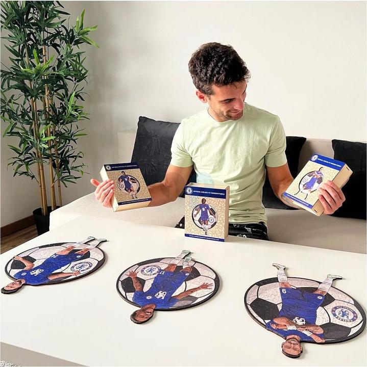 Produktbild Iconic Chelsea FC - Reece James - Holz Puzzle Grösse M (270 Teile) (270 Teile)