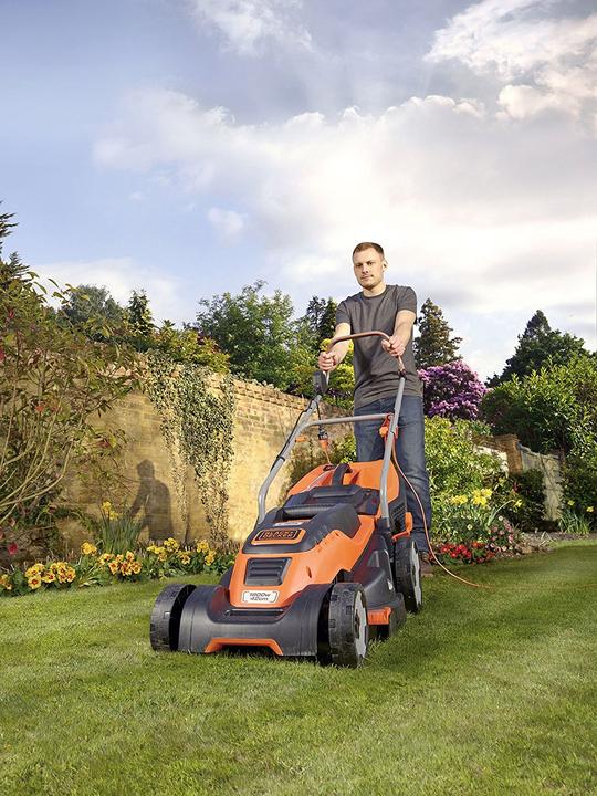 Actual product image Black & Decker 1800W 42cm electric lawn mower with Compact&Go function (Electrical connection)