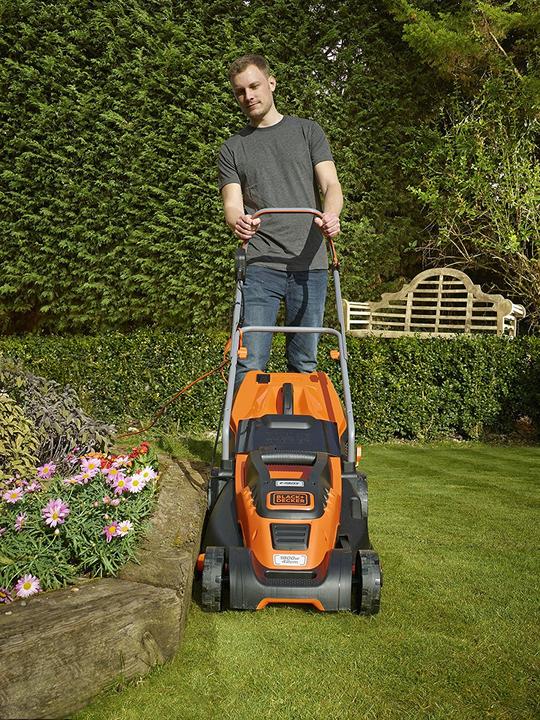 Actual product image Black & Decker 1800W 42cm electric lawn mower with Compact&Go function (Electrical connection)