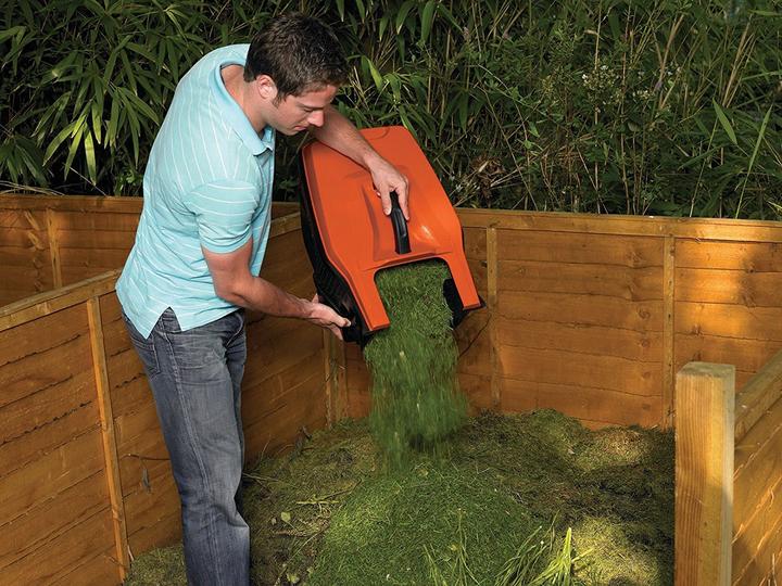 Actual product image Black & Decker 1800W 42cm electric lawn mower with Compact&Go function (Electrical connection)