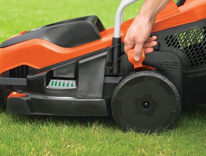 Actual product image Black & Decker 1800W 42cm electric lawn mower with Compact&Go function (Electrical connection)