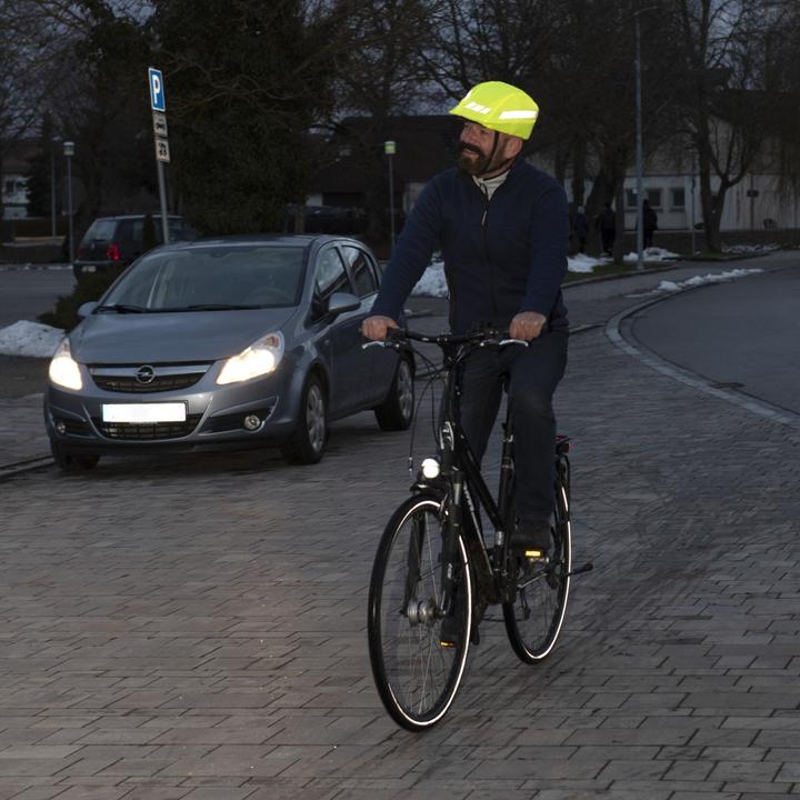 Actual product image Hama Helmüberzug für Fahradhelme, reflektierend, wasserabweisend, Neongelb