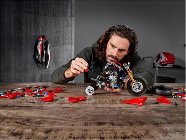 Image du produit LEGO Ducati Panigals V4 R (42107, LEGO Technic)