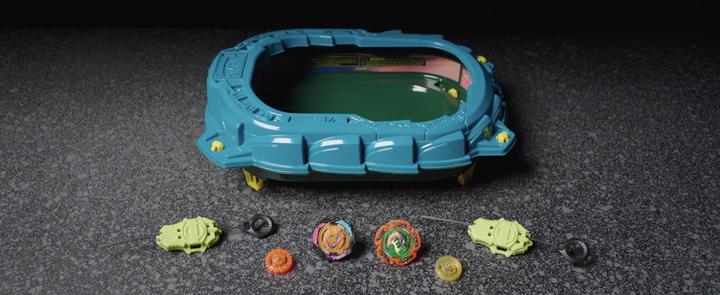 Actual product image Hasbro Beyblade Burst QuadStrike Light Ignite Beyblade Stadium Battle Set (German, French, Italian, English, Dutch, Swedish, Norwegian, Polish)
