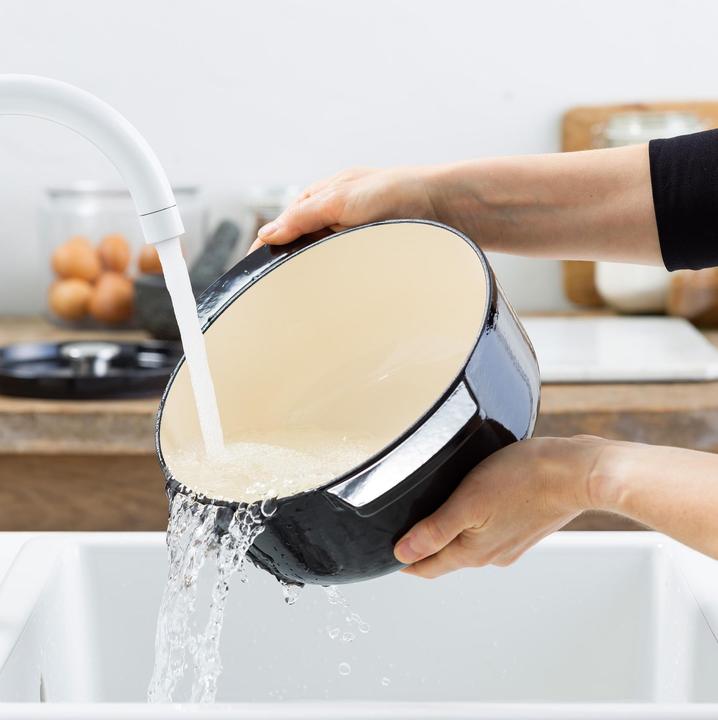 Actual product image KitchenAid braadpan 22cm - gemailleerd gietijzer - onyx zwart - rond (22 cm, Casserole + Stewpot, Cast iron)